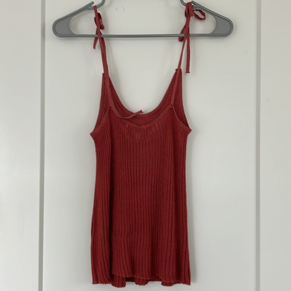 Red Tank - Picture 4 of 6